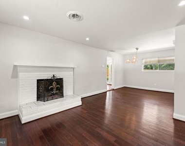 18301 Cabin Road - Photo Thumbnail 10