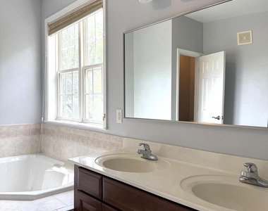 6765 Hampton Bay Lane - Photo Thumbnail 14