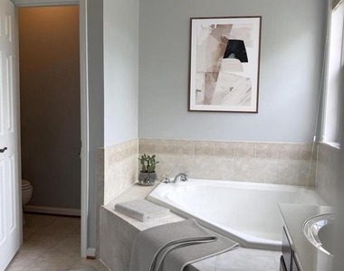 6765 Hampton Bay Lane - Photo Thumbnail 12
