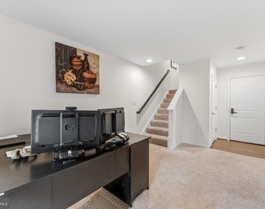 8194 Maude Lane - Photo Thumbnail 4