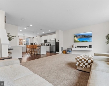 8194 Maude Lane - Photo Thumbnail 11