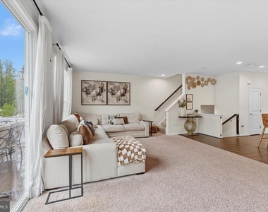 8194 Maude Lane - Photo Thumbnail 9