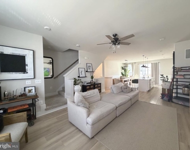 10510 Hinton Way - Photo Thumbnail 6