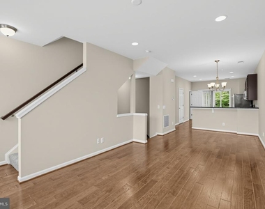 3947 Madden Way - Photo Thumbnail 4