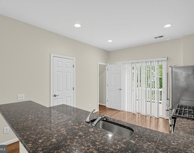 3947 Madden Way - Photo Thumbnail 6