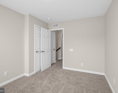 3947 Madden Way - Photo Thumbnail 16
