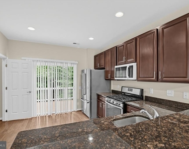 3947 Madden Way - Photo Thumbnail 5
