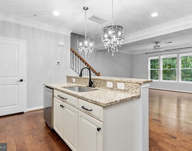 7420 Brunson Circle - Photo Thumbnail 6