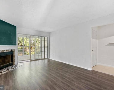 9240 Caspian Way - Photo Thumbnail 5
