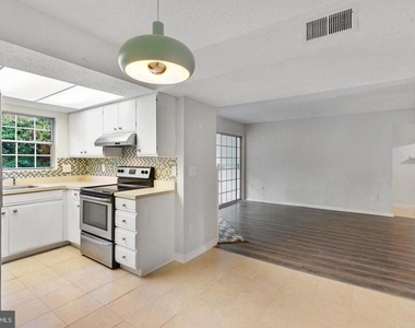 9240 Caspian Way - Photo Thumbnail 9