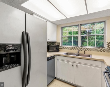 9240 Caspian Way - Photo Thumbnail 11