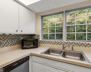 9240 Caspian Way - Photo Thumbnail 12