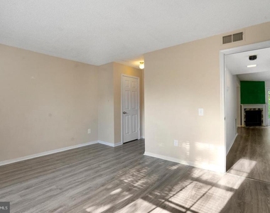 9240 Caspian Way - Photo Thumbnail 23