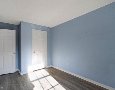 9240 Caspian Way - Photo Thumbnail 16
