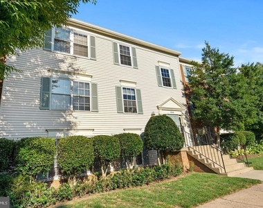 9240 Caspian Way - Photo Thumbnail 2