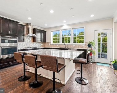 21521 Willow Breeze Square - Photo Thumbnail 5
