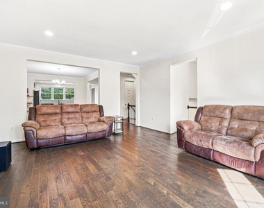 21521 Willow Breeze Square - Photo Thumbnail 4