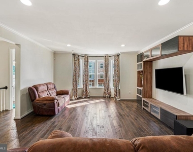 21521 Willow Breeze Square - Photo Thumbnail 2