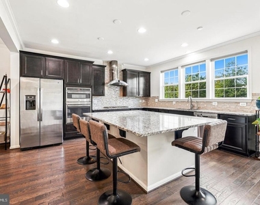 21521 Willow Breeze Square - Photo Thumbnail 6