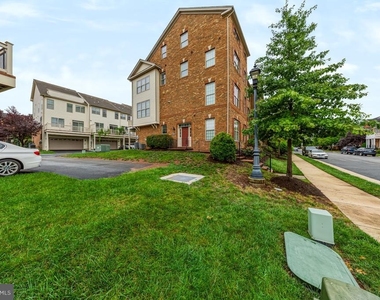 22603 Willington Square - Photo Thumbnail 3
