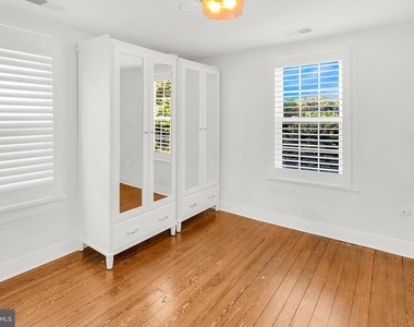 303 E Colonial Highway - Photo Thumbnail 28