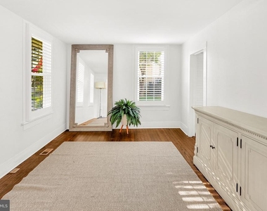 303 E Colonial Highway - Photo Thumbnail 6