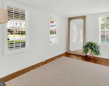 303 E Colonial Highway - Photo Thumbnail 8