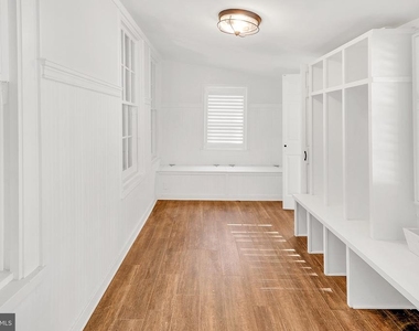 303 E Colonial Highway - Photo Thumbnail 18
