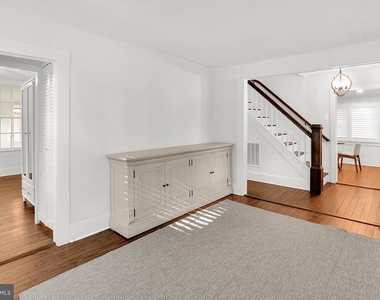303 E Colonial Highway - Photo Thumbnail 7