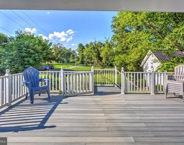 303 E Colonial Highway - Photo Thumbnail 1