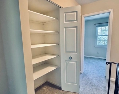 4037 Summer Hollow Court - Photo Thumbnail 10