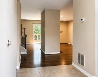 4037 Summer Hollow Court - Photo Thumbnail 3