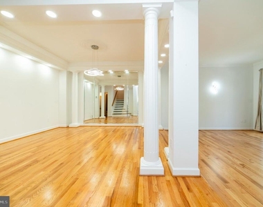 7704 Annandale Mains Court - Photo Thumbnail 4