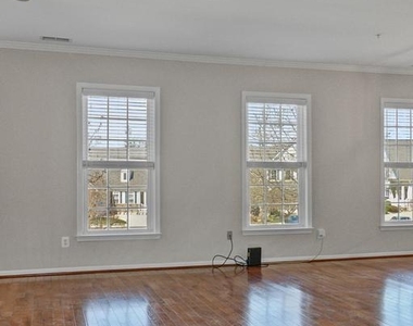 4619 Hummingbird Lane - Photo Thumbnail 8