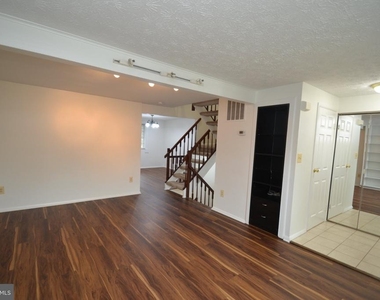 7985 Tyson Oaks Circle - Photo Thumbnail 3