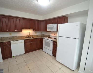 7985 Tyson Oaks Circle - Photo Thumbnail 6