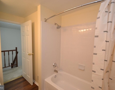 7985 Tyson Oaks Circle - Photo Thumbnail 16