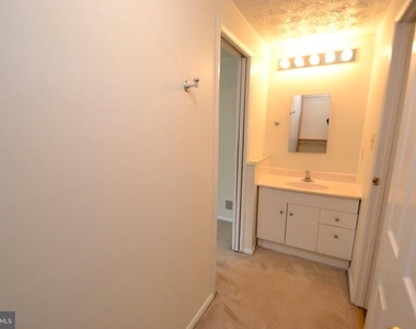 7985 Tyson Oaks Circle - Photo Thumbnail 10
