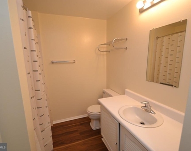 7985 Tyson Oaks Circle - Photo Thumbnail 15