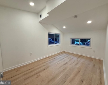 6048 Ramshorn Place - Photo Thumbnail 10