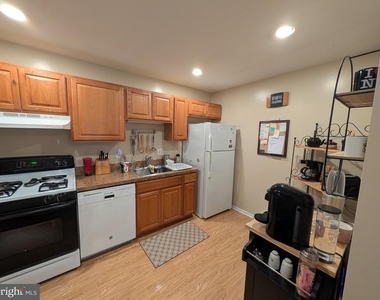 11821 Breton Court - Photo Thumbnail 6