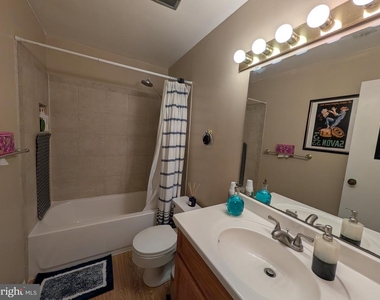 11821 Breton Court - Photo Thumbnail 8