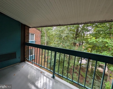 11821 Breton Court - Photo Thumbnail 13