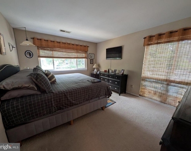 11821 Breton Court - Photo Thumbnail 10