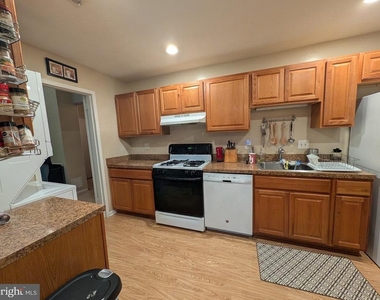 11821 Breton Court - Photo Thumbnail 4