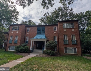 11821 Breton Court - Photo Thumbnail 11