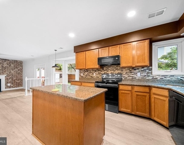 7827 Bold Lion Lane - Photo Thumbnail 12
