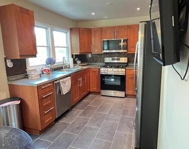 4816 Seminole Avenue - Photo Thumbnail 7
