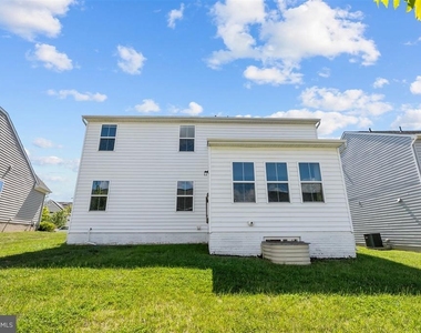 109 Emperor Drive - Photo Thumbnail 3