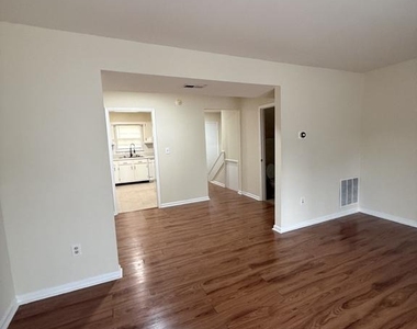 539 Willis Street - Photo Thumbnail 6